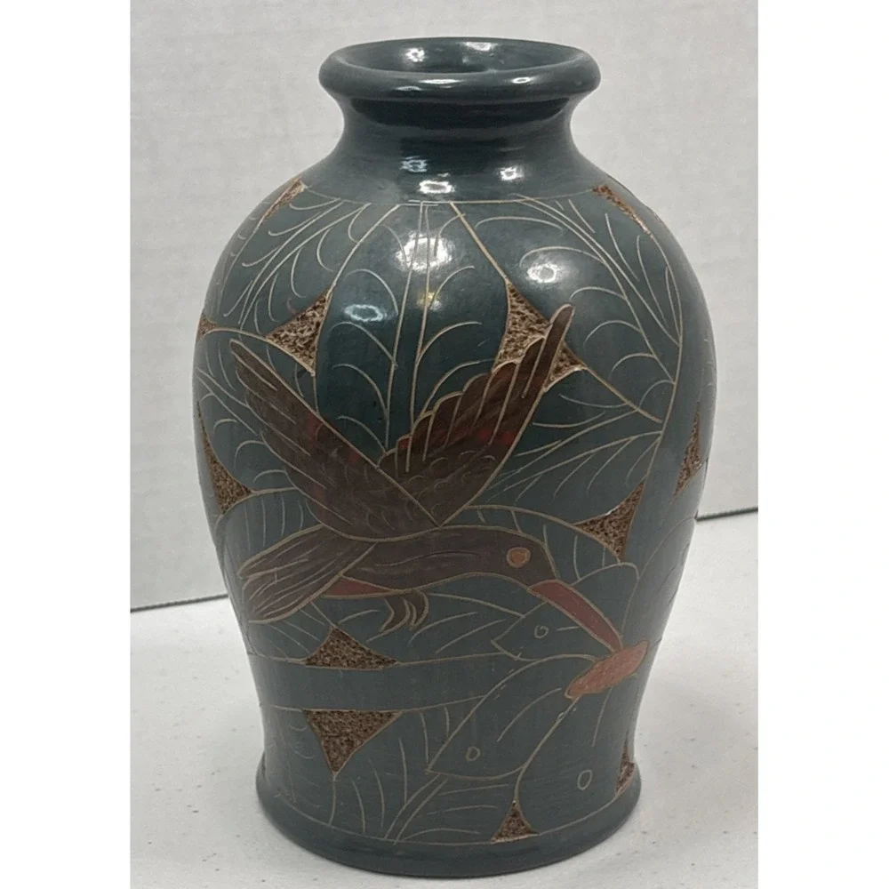 Vintage Nicaraguan Art Pottery Vase Carved &‎ Hand Painted Hummingbirds 6.75